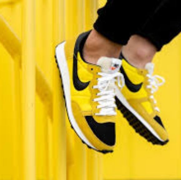 Nike Challenger OG Opti Yellow Size 11 CW7645-700 - Picture 2 of 8